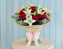 Букет цветов из:  Лилии и Розы в Дор