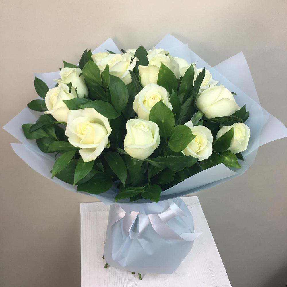 Букет 15 Белых роз Проуд в Дор