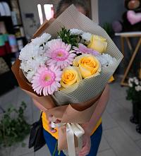 Букет цветов из:  Герберы, Розы и Хризантемы в Дор