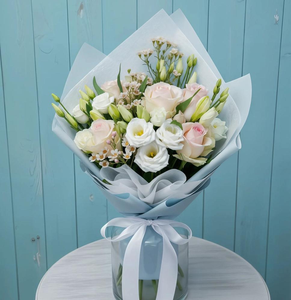 Букет цветов из: Розы и Лизиантусы в Дор