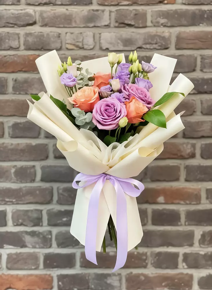 Букет цветов из: Лизиантусы и Розы в Дор