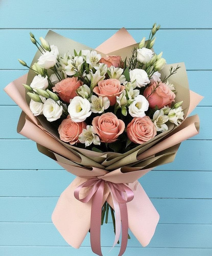 Букет цветов из: Розы, Альстромерии и Лизиантусы в Дор