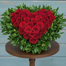 Цветочная композиция из Розы в виде сердца в Дор