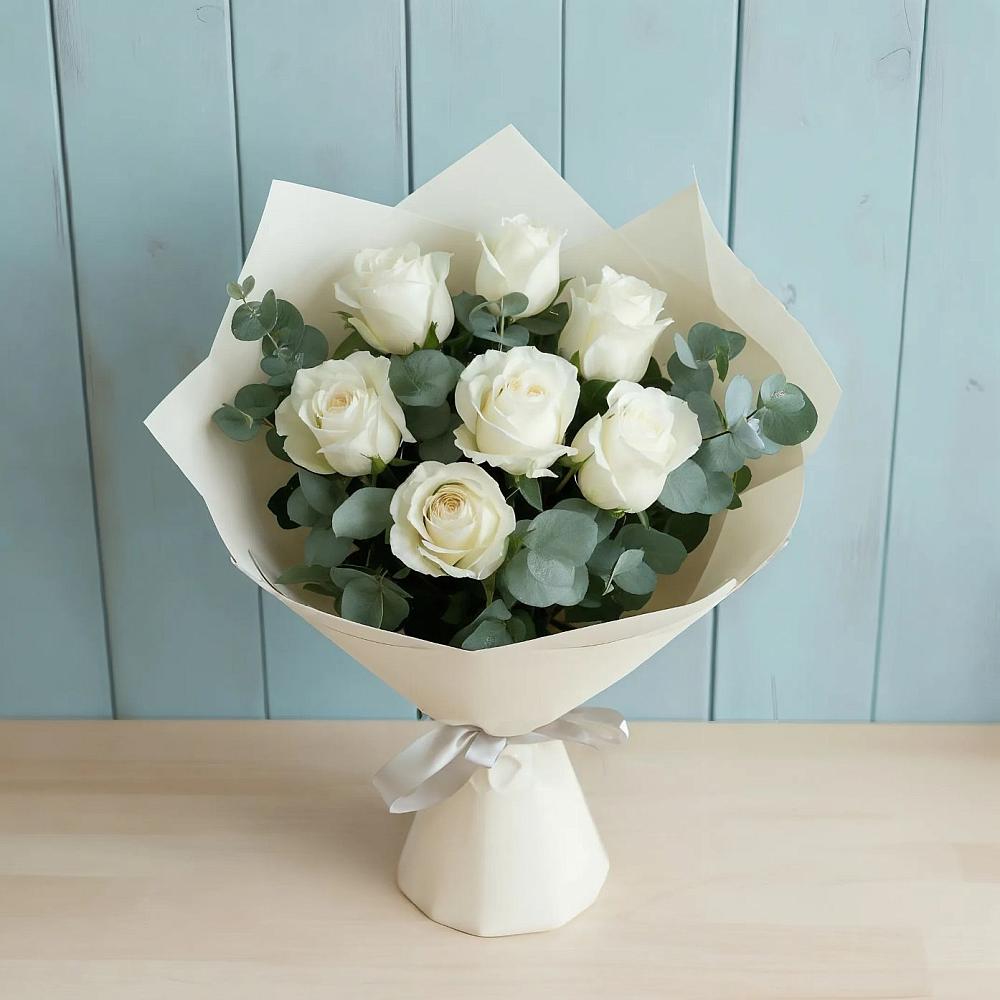 Букет Белые розы в Эвкалипте в Дор