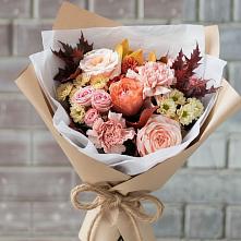 Букет цветов из:  Гвоздики, Хризантемы и Розы в Дор