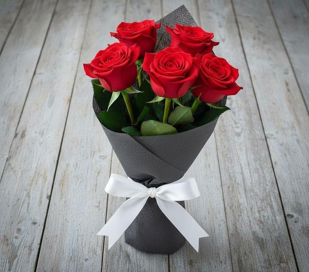 Букет 5 Красных роз Эдлесс Лав в Дор