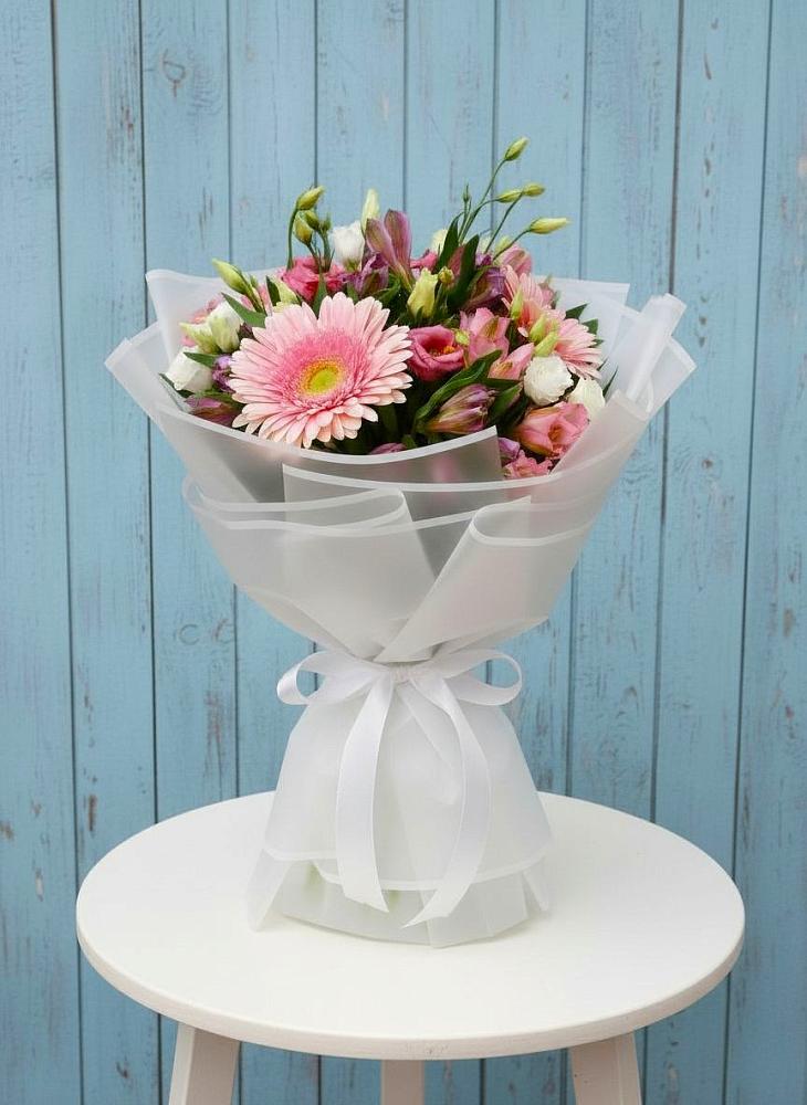 Букет цветов из: Герберы, Альстромерии и Лизиантусы в Дор