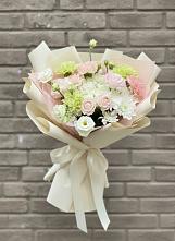 Букет цветов из:  Гвоздики, Розы, Лизиантусы и Хризантемы в Дор