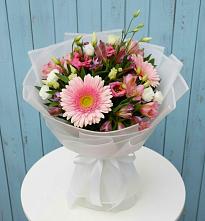 Букет цветов из:  Герберы, Альстромерии и Лизиантусы #REPLACE_PRED# Дор
