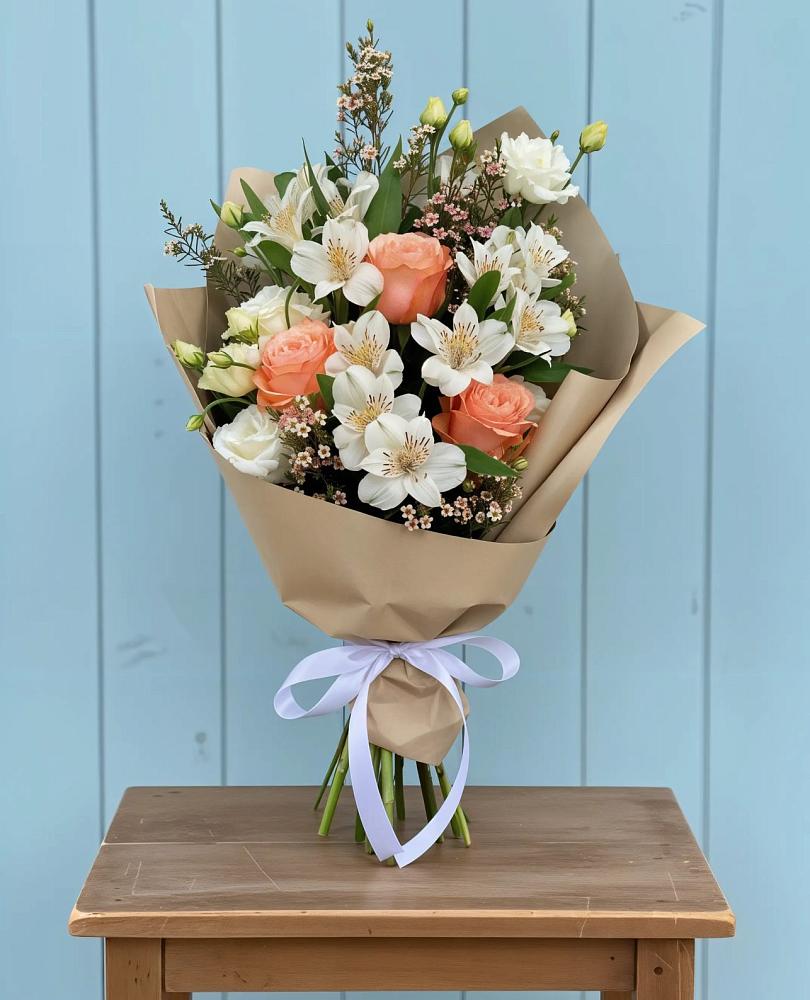 Букет цветов из: Альстромерии, Лизиантусы, Розы и Хризантемы в Дор